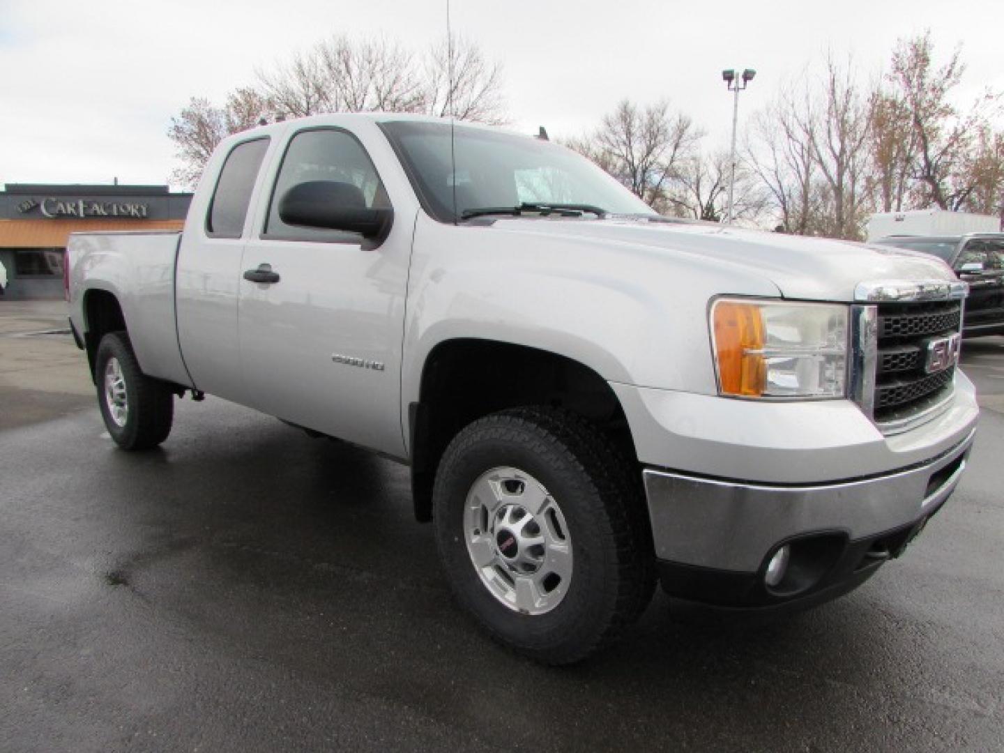 2011 Silver /Gray GMC Sierra 2500HD SLE (1GT220CG1BZ) with an 6.0 Gasoline V8 engine, 6 speed automatic transmission, located at 4562 State Avenue, Billings, MT, 59101, (406) 896-9833, 45.769516, -108.526772 - 2011 GMC Sierra 2500HD SLE Ext. Cab 4WD - One owner - Low miles! 6.0 gasoline V8 engine - 6 speed automatic transmission - 4WD - 94,830 miles - Inspected and serviced - copy of inspection and work performed as well as full vehicle history report provided - Financing available! SLE package - du - Photo#4